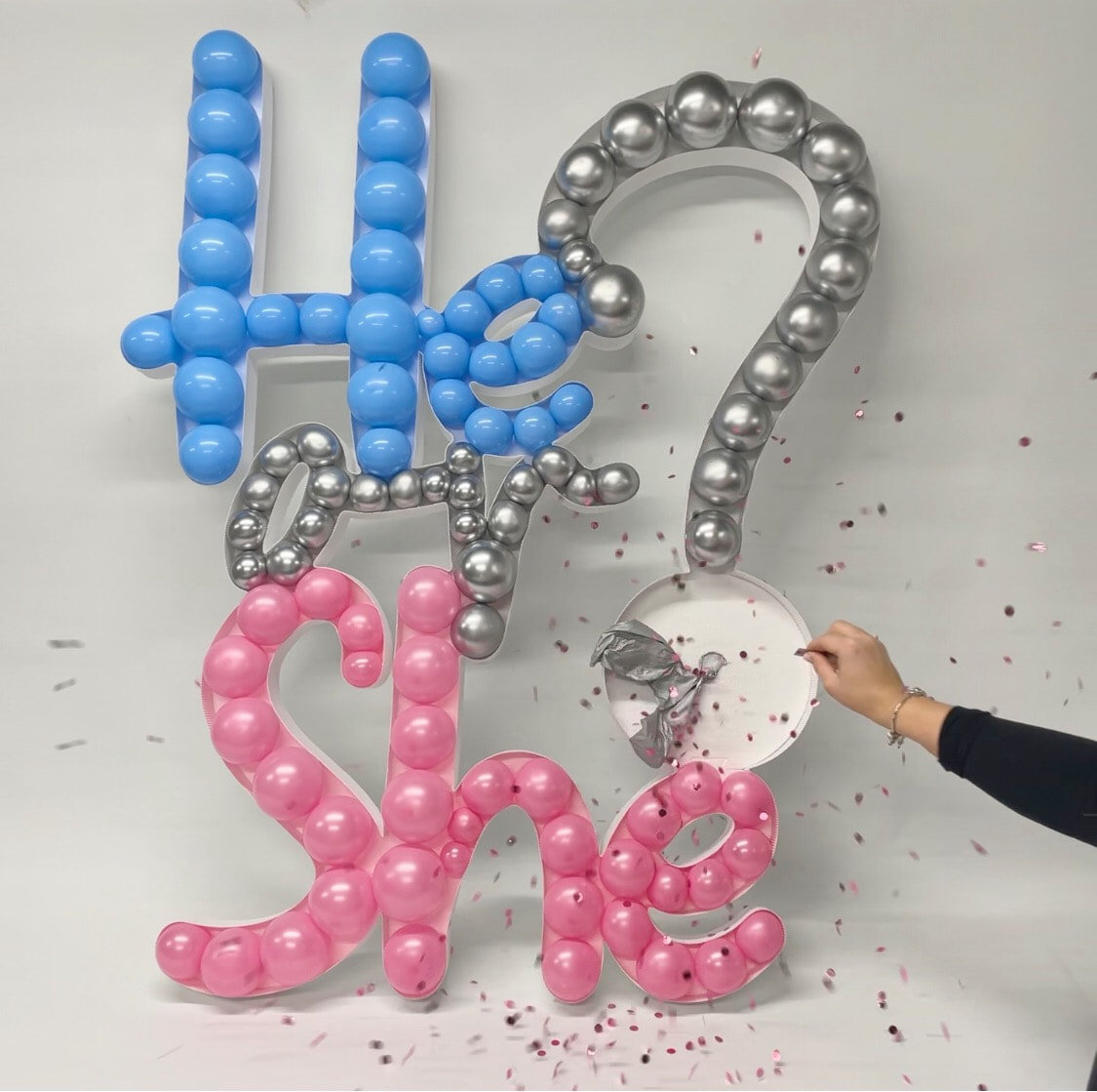 Schriftzug "He or She?" – Bild 3