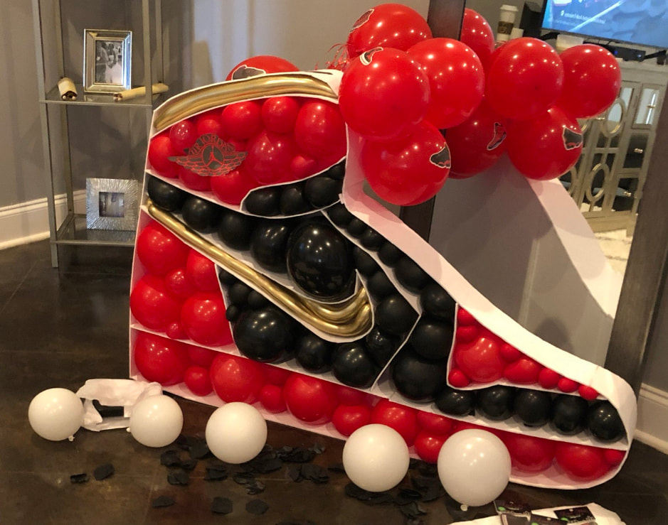 Balloon mosaic birthday decoration, Nikoloon Frames best design awards